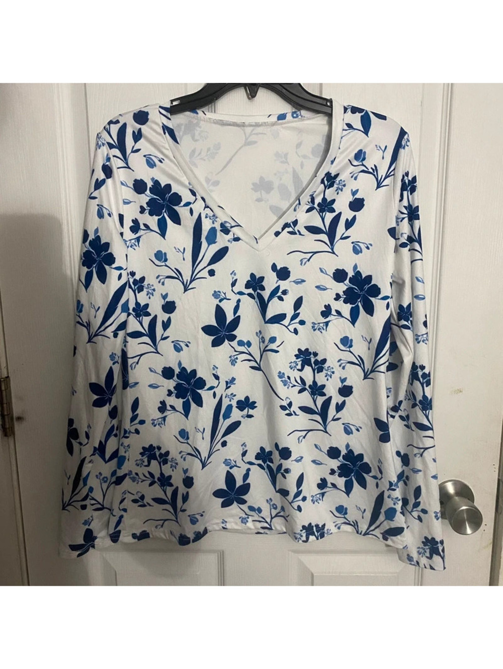 White Blue Floral V Neck Long Sleeve Top Size M